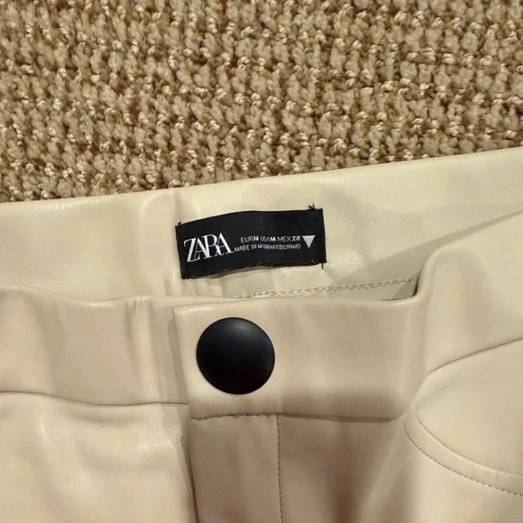Zara Off-White Faux Leather pants - Picture 3 of 3